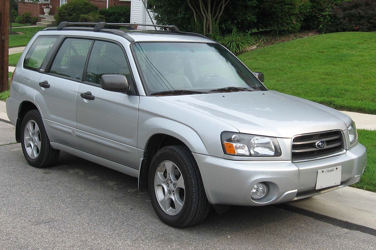 1280px-2003-2005_Subaru_Forester_XS